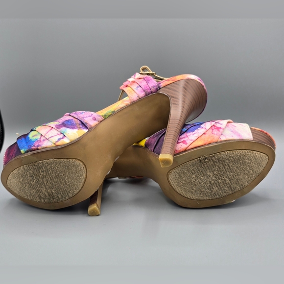 Apt9, Size 9, Strappy Platform Sandals - Picture 2 of 6